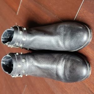 Leather black booties